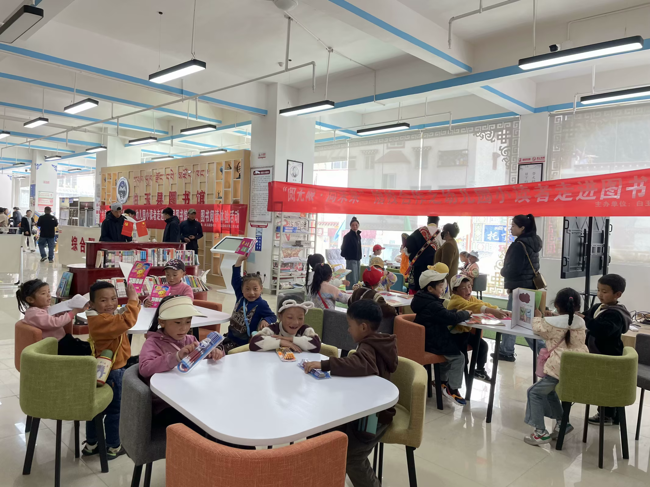 捐資208萬余元，改造提升白玉縣圖書館、文化館